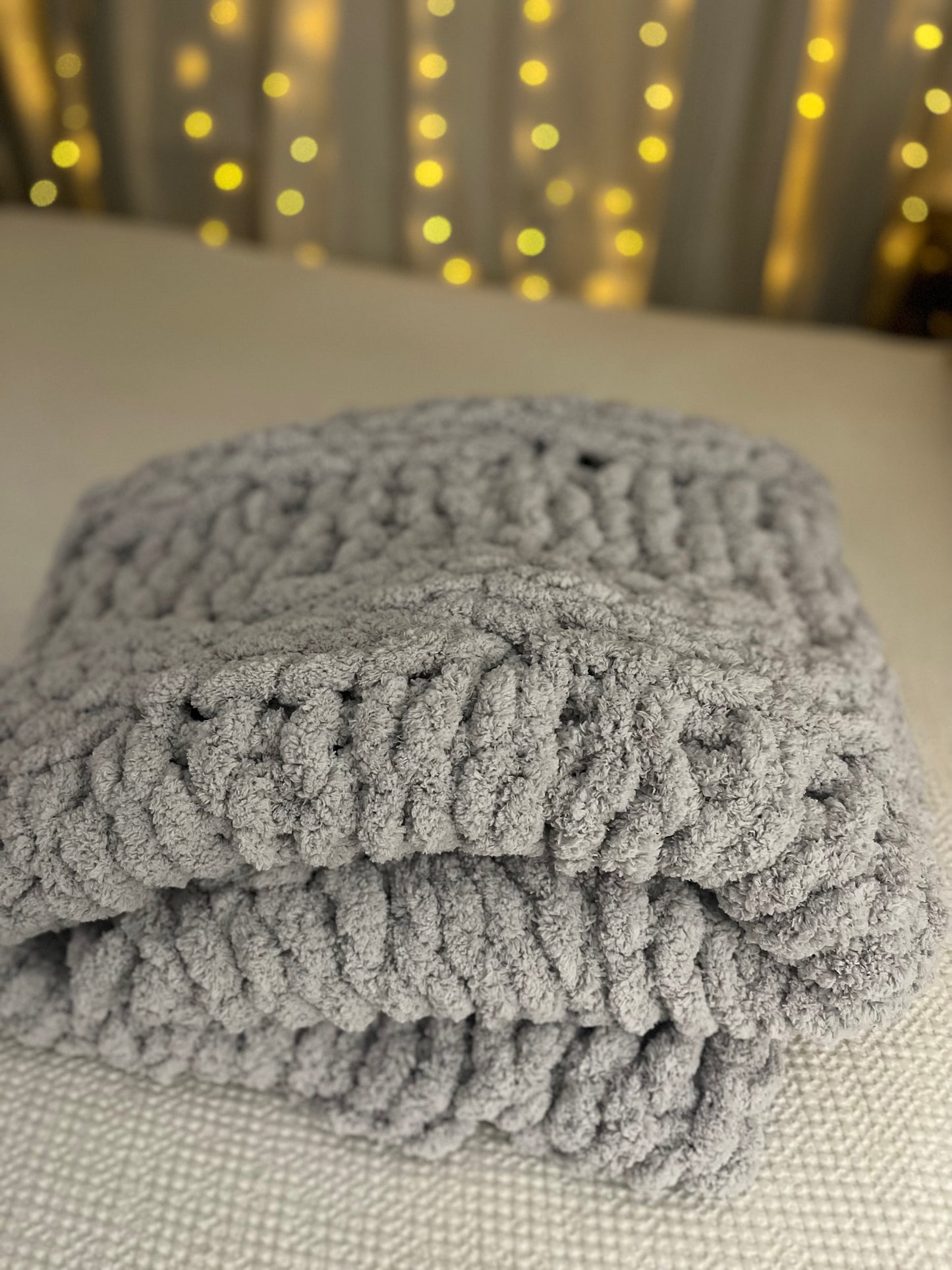 Colossol Classic Cable Chunky Knit Blanket