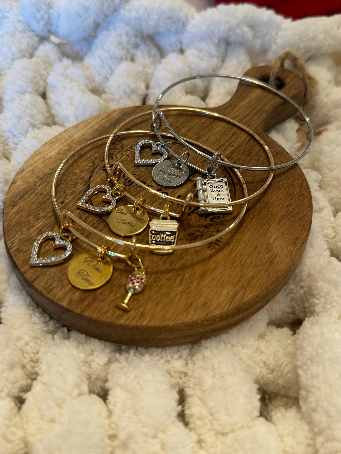 Holiday White Blanket & Bracelet