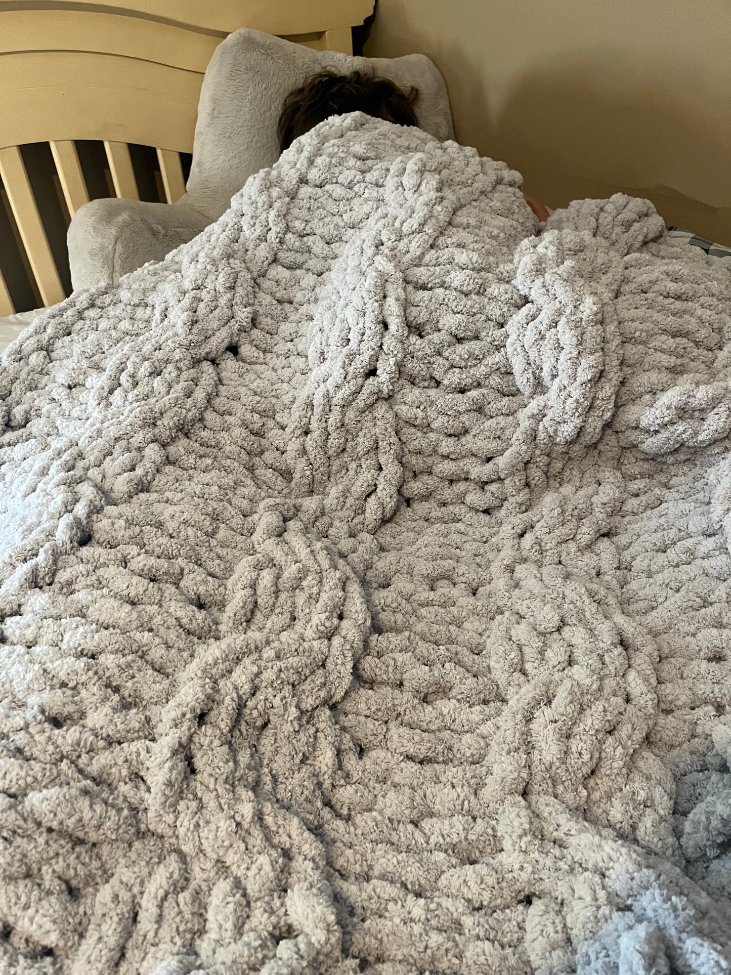 Colossol Classic Cable Chunky Knit Blanket
