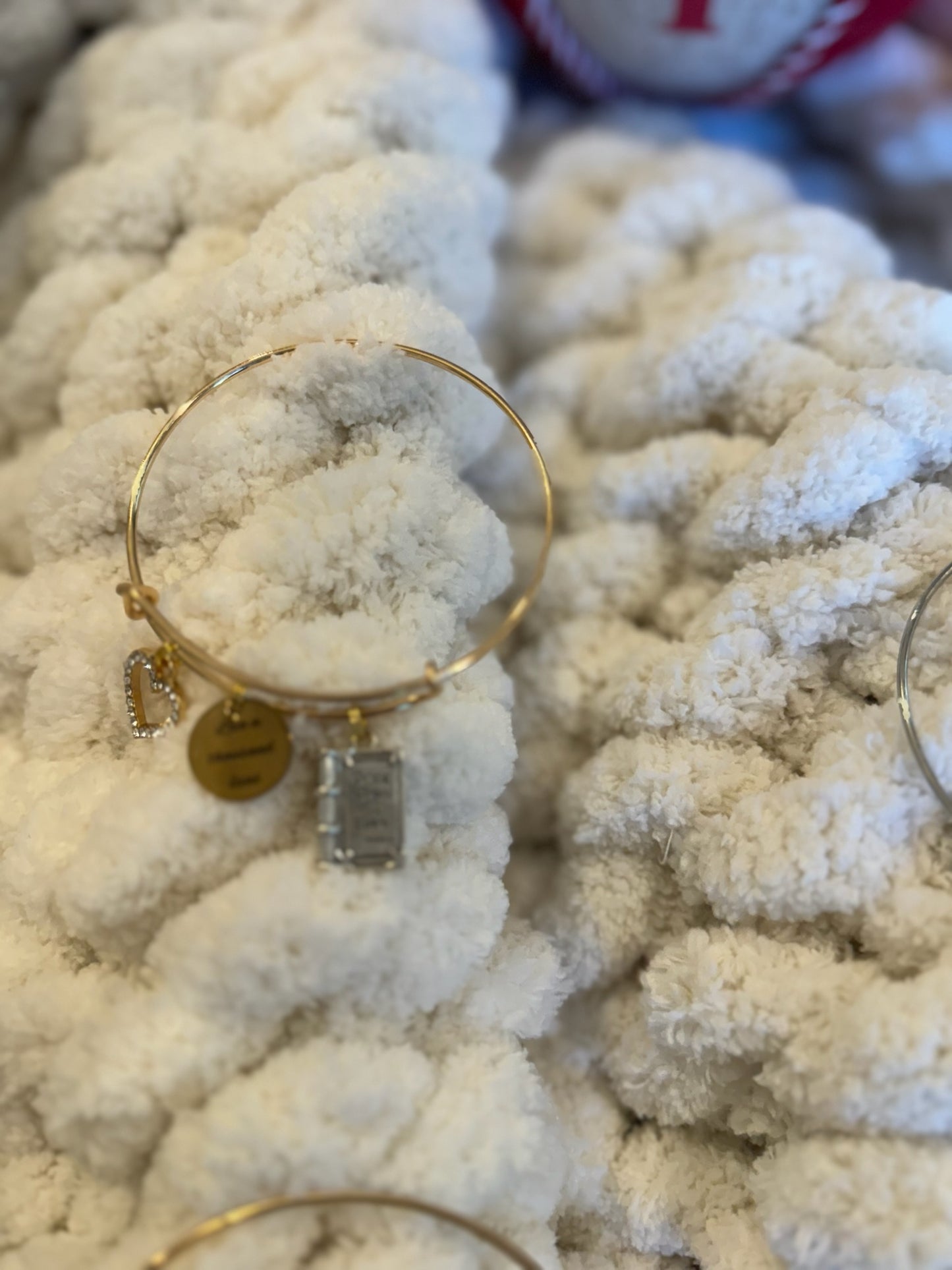 Holiday White Blanket & Bracelet