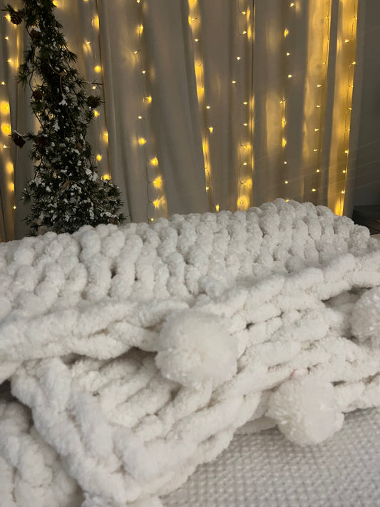 Holiday Vintage White Chunky Knit Throw With Pom Poms
