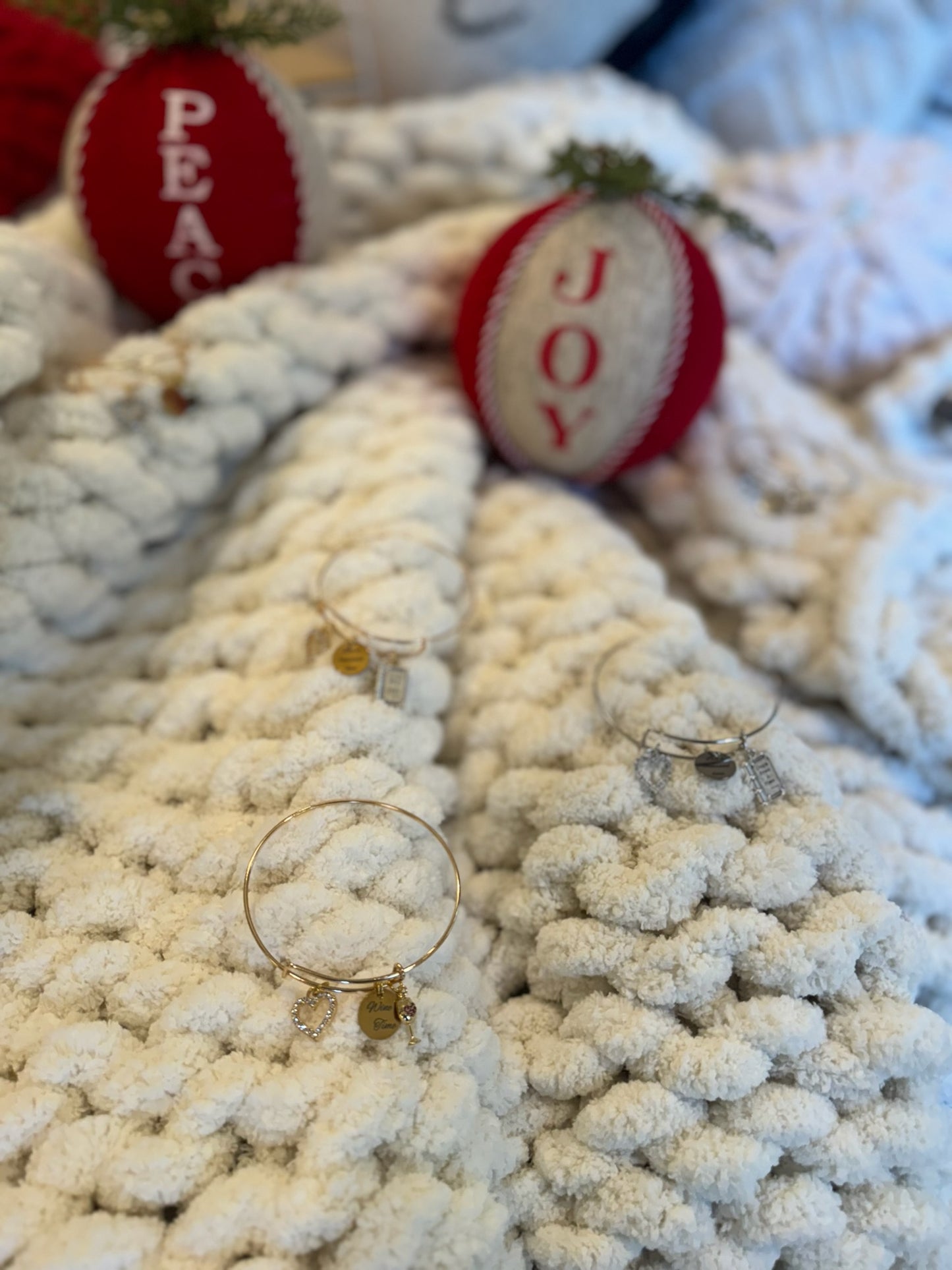 Holiday White Blanket & Bracelet